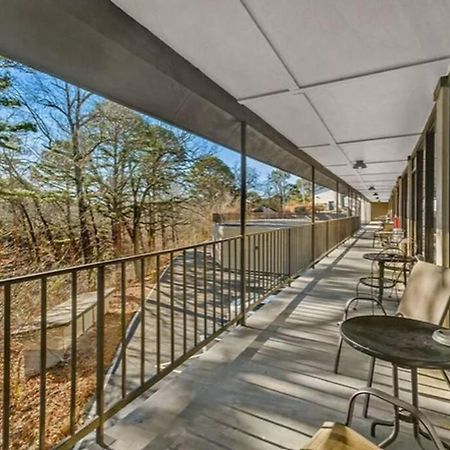 Stonegate Lodge King Bed Wifi 50 In Roku Tv Salt Water Pool Room # 101 Eureka Springs Buitenkant foto