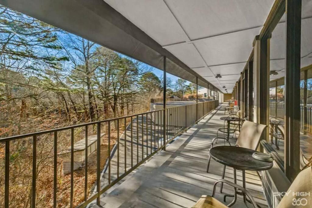 Stonegate Lodge King Bed Wifi 50 In Roku Tv Salt Water Pool Room # 101 Eureka Springs Buitenkant foto