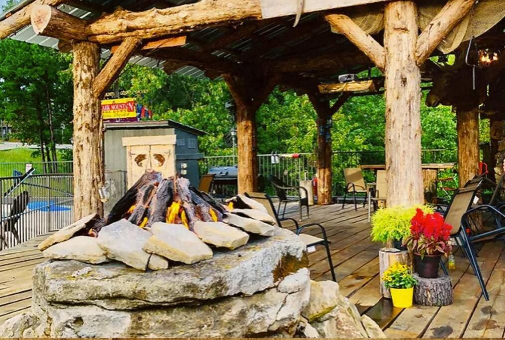 Stonegate Lodge King Bed Wifi 50 In Roku Tv Salt Water Pool Room # 101 Eureka Springs Buitenkant foto