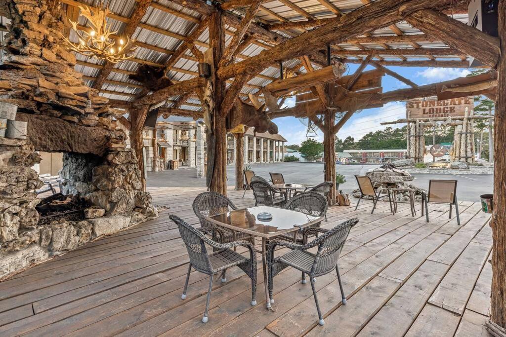 Stonegate Lodge King Bed Wifi 50 In Roku Tv Salt Water Pool Room # 101 Eureka Springs Buitenkant foto