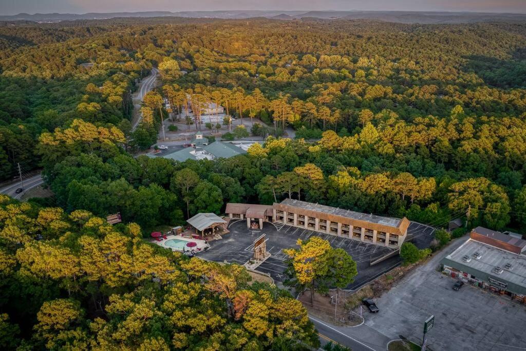 Stonegate Lodge King Bed Wifi 50 In Roku Tv Salt Water Pool Room # 101 Eureka Springs Buitenkant foto