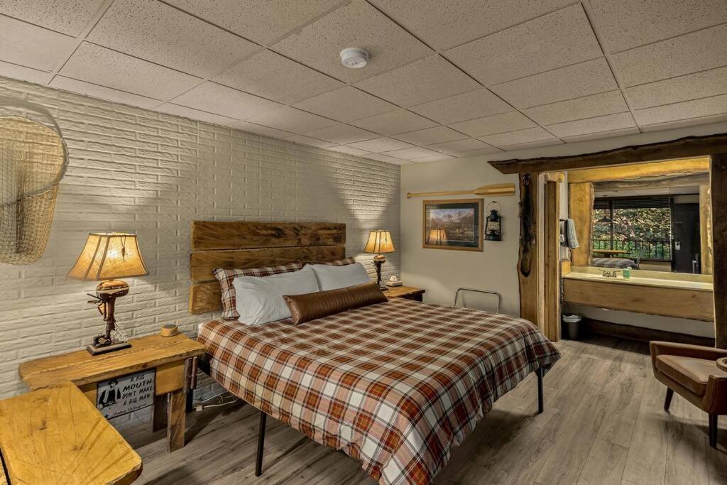Stonegate Lodge King Bed Wifi 50 In Roku Tv Salt Water Pool Room # 101 Eureka Springs Buitenkant foto